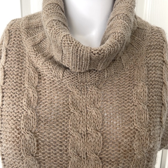 Excellent Condition! Italian Alpaca/Wool Blend Cable Knit Oatmeal Sweater-Small - Picture 3 of 5
